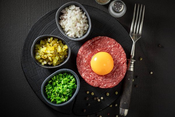 Come scegliere le proteine più adatte in una dieta BARF per un cane di razza Staffordshire Bull Terrier con allergie alimentari?