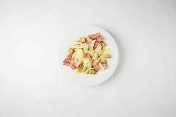 Qual è il metodo per preparare un'insalata di polpo con patate e prezzemolo?